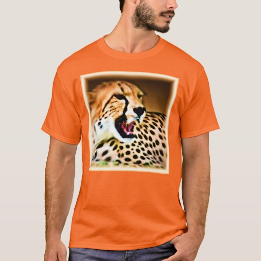 "Fierce and Fiery Cheetah Design" Bestel nu T-shirt (Voorkant)