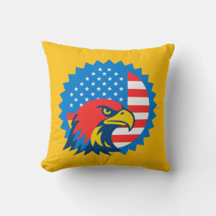 Fierce Bald Eagle op ronde Amerikaanse vlag Kussen