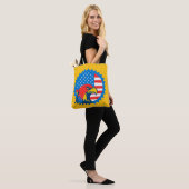 Fierce Bald Eagle op ronde Amerikaanse vlag Tote Bag (Op model)