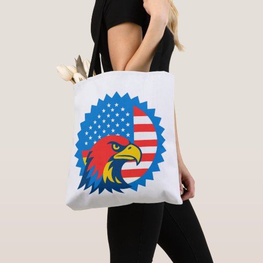 Fierce Bald Eagle op ronde Amerikaanse vlag Tote Bag (Dichtbij)