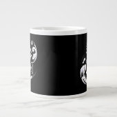Fierce Leaping Cat Soccer Mug - For Soccer Fans Grote Koffiekop (Voorkant)