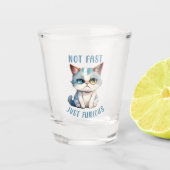Fiery Feline Spirit – Sassy Angry Cat Design Shot Glas (Voorkant)