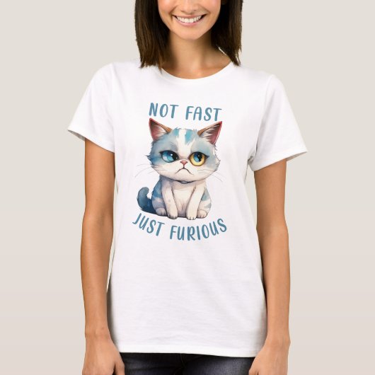 Fiery Feline Spirit – Sassy Angry Cat Design T-shirt (Voorkant)