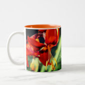 Fiery Oranje Lily Flower Personalized Tweekleurige Koffiemok (Links)
