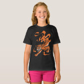 Fiery Tiger: Aziatisch vet ontwerp T-shirt (Voorkant volledig)