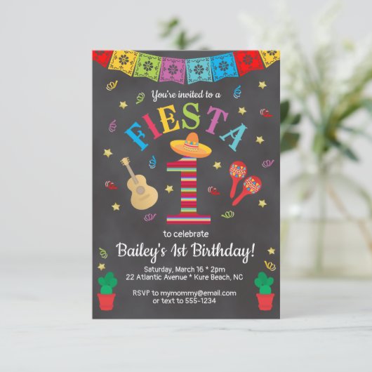 Fiesta 1e Verjaardag Uitnodiging Kleurrijk Chalkbo (Staand voorkant)