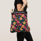  Fiesta Floral Extravaganza Tote Bag (Dichtbij)
