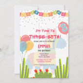 Fiesta Three-Esta Girl Verjaardag Uitnodiging (Voorkant)