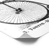fiets met hoge wielrennen en een farce poster (Hoek)