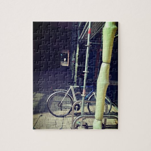 Fiets tegen de steiger legpuzzel (Verticaal)