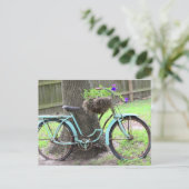  fiets van de bloemenmand in de tuin briefkaart (Staand voorkant)