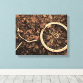 Fietsdelen met herfstbladeren canvas afdruk (Insitu (Houten vloer))