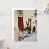 Fietsen met rode bloemen op Europese straat Kaart (Voorkant / Achterkant in situ)