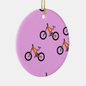 Fietsen op roze keramisch ornament (Rechts)