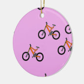 Fietsen op roze keramisch ornament (Links)