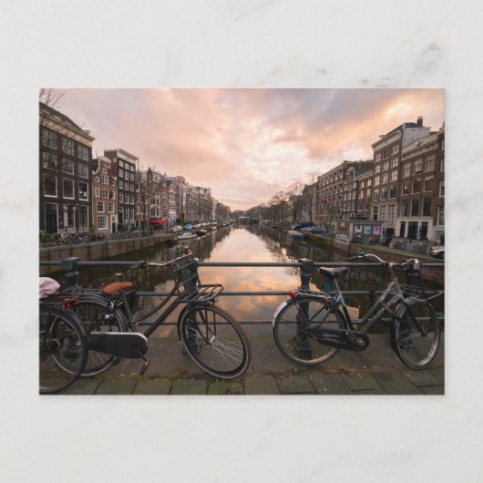 Fietsen op zonsondergang in Amsterdam Briefkaart (Voorkant)