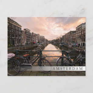 Fietsen op zonsondergang in Amsterdam Briefkaart