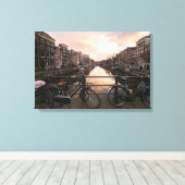 Fietsen op zonsondergang in Amsterdam Canvas Afdruk (Insitu (Houten vloer))