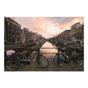 Fietsen op zonsondergang in Amsterdam Foto Afdruk