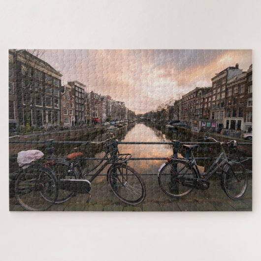Fietsen op zonsondergang in Amsterdam Legpuzzel (Horizontaal)