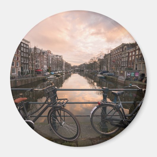 Fietsen op zonsondergang in Amsterdam Magneet (Voorkant)