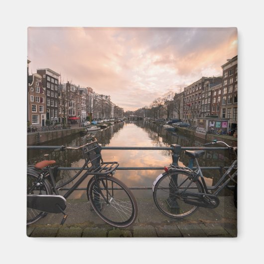 Fietsen op zonsondergang in Amsterdam Magneet (Voorkant)