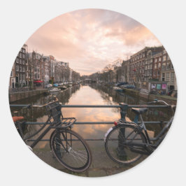Fietsen op zonsondergang in Amsterdam Ronde Sticker