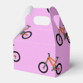 Fietsen patroon op roze bedankdoosjes (Achterkant)