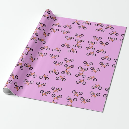 Fietsen patroon op roze cadeaupapier (Uitgerold)