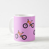 Fietsen patroon op roze koffiemok (Voorkant links)