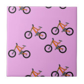 Fietsen patroon op roze tegeltje (Voorkant)