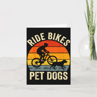 Fietsen rijden honden aaien grappige uitdrukking v kaart