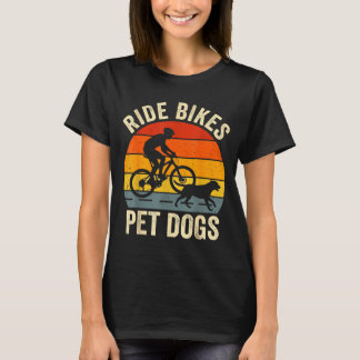 Fietsen rijden honden aaien grappige uitdrukking v t-shirt