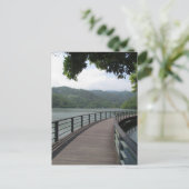 Fietsenbrug over water briefkaart (Staand voorkant)