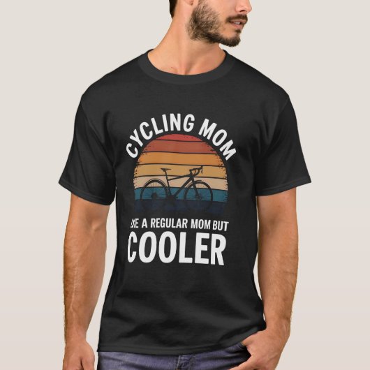 Fietsende moeder als een gewone moeder maar koeler t-shirt (Voorkant)