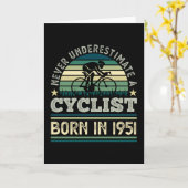 Fietser geboren in 1951 70th Birthday Gift Cycling Kaart (Gele Bloem)