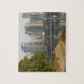 Fietser langs het Seawall Trail in het centrum Legpuzzel (Verticaal)