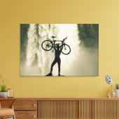 Fietser voor de waterval canvas afdruk (Insitu (Woonkamer))