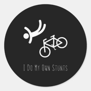 Fietsliefhebber Shirt - Ik Doe Mijn Eigen Stunts B Ronde Sticker