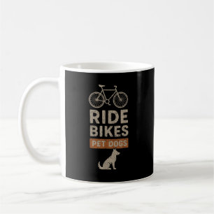 Fietstenueren met honden Grappige fietsende honden Koffiemok