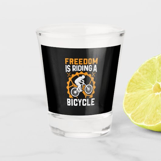 Fietsvrijheid leidt tot een fiets shot glas (Voorkant)