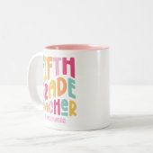 Fifth Grade Docent Kleurrijke Tekst Custom Tweekleurige Koffiemok (Voorkant links)