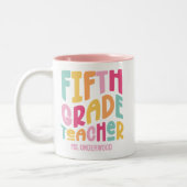 Fifth Grade Docent Kleurrijke Tekst Custom Tweekleurige Koffiemok (Links)