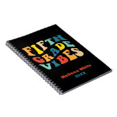 Fifth Grade vibes retro kleuren terug naar school Notitieboek (Rechterzijde)