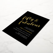 Fifty and Fabulous Gold Script 50th Birthday Folie Uitnodiging (Gedraaid)