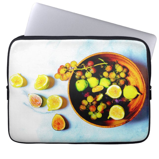 "Figs and Grapes Fruits" bevestigen foto. Bestel n Laptop Sleeve (Voorkant)