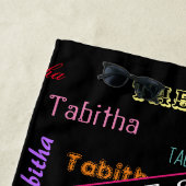 Figuur die met Gepersonaliseerde Naam over allen S Strandlaken (In situ)