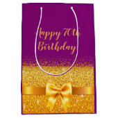 Fijne 70ste verjaardag met gouden boog op viool medium cadeauzakje (Voorkant)