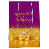 Fijne 70ste verjaardag met gouden boog op viool medium cadeauzakje (Achterkant)