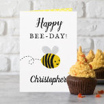 Fijne Bijendag! Grappige bijenverjaardag Kaart<br><div class="desc">Stuur een speciale bijendag groet met deze leuke en grappige bijenverjaardagskaart. De naam op de voorkant kan gemakkelijk worden gepersonaliseerd voor die speciale persoon en de binnenkant van het wenskaart is leeg voor u om met de hand een persoonlijke boodschap te schrijven.</div>